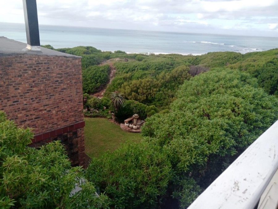 5 Bedroom Property for Sale in Paradise Beach Eastern Cape